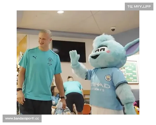 曼城否认哈兰德击打吉祥物头部致员工受伤 员工指控其欲掩盖事实 曼城否认哈兰德击打吉祥物头部致员工受伤 员工指控其欲掩盖事实