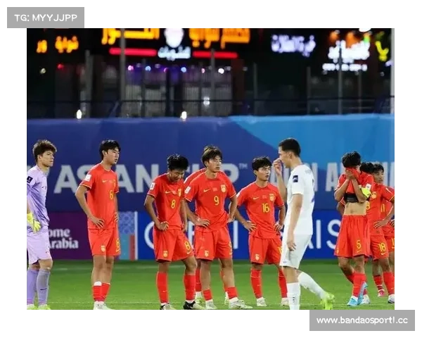 国足惨遭赛季报销赵继伟赛后愤怒摔毛巾表达不满情绪 国足惨遭赛季报销赵继伟赛后愤怒摔毛巾表达不满情绪