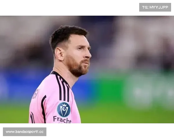 梅西争议判罚引发热议 巴黎圣日耳曼强烈表达不满情绪 梅西争议判罚引发热议 巴黎圣日耳曼强烈表达不满情绪