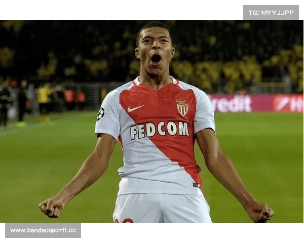 姆巴佩称赞勇士为未来之星 强调其潜力和表现将引领足坛发展 姆巴佩称赞勇士为未来之星 强调其潜力和表现将引领足坛发展