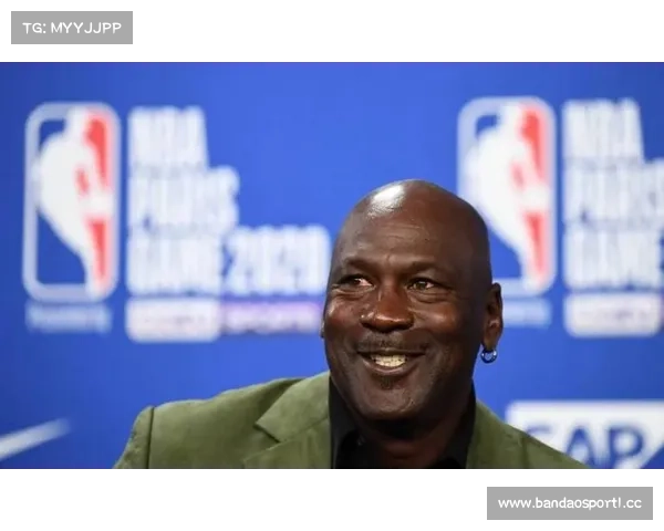 库里争议判罚引发热议 乔丹强烈表达不满态度 库里争议判罚引发热议 乔丹强烈表达不满态度